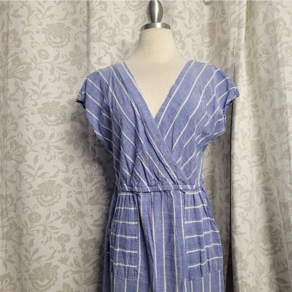 Universal Thread Blue And White Striped Dress Size XL - Picture 4 of 5
